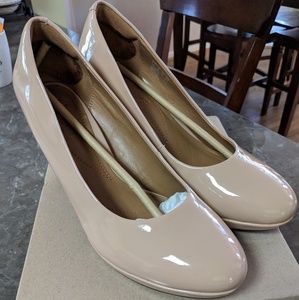 Clark's Nude Pumps sz 9 1/2